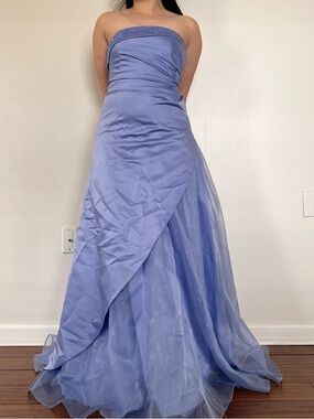 Y2K David’s Bridal Purple Strapless Formal Gown. Size 6.